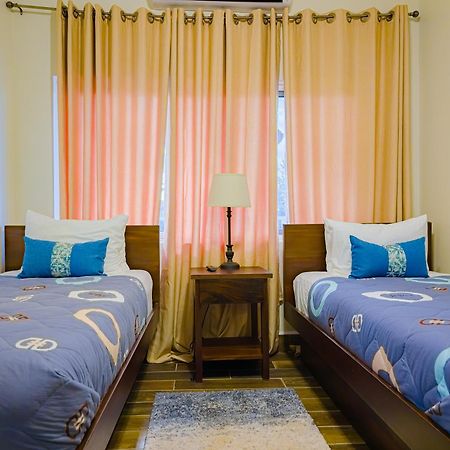 Louis' Apartments Placencia المظهر الخارجي الصورة