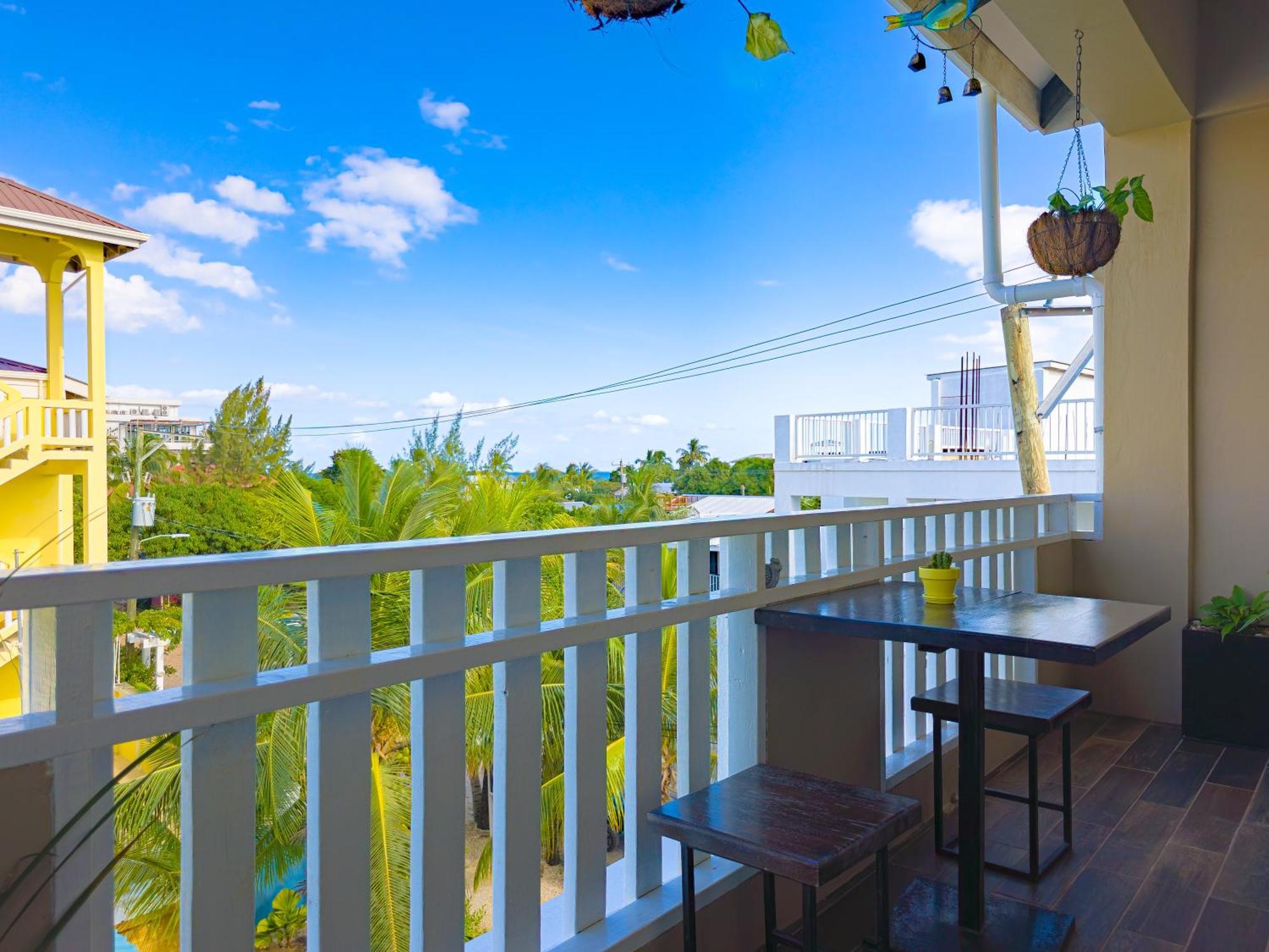 Louis' Apartments Placencia المظهر الخارجي الصورة