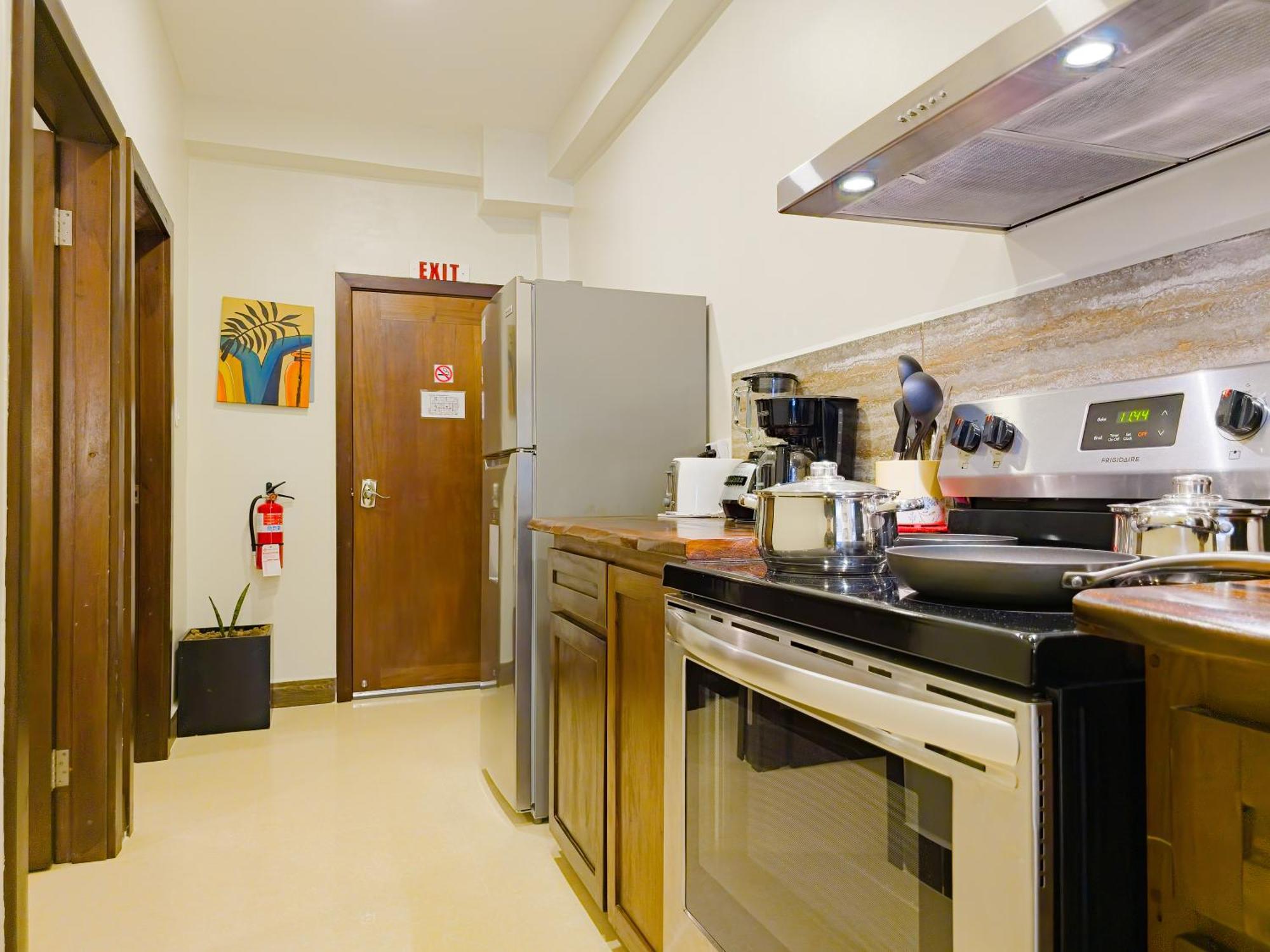 Louis' Apartments Placencia المظهر الخارجي الصورة