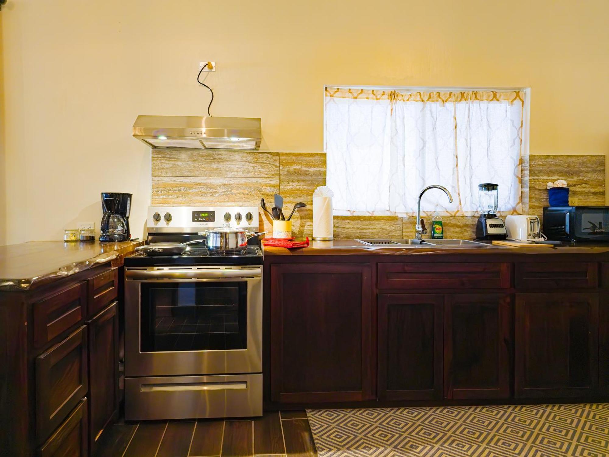 Louis' Apartments Placencia المظهر الخارجي الصورة