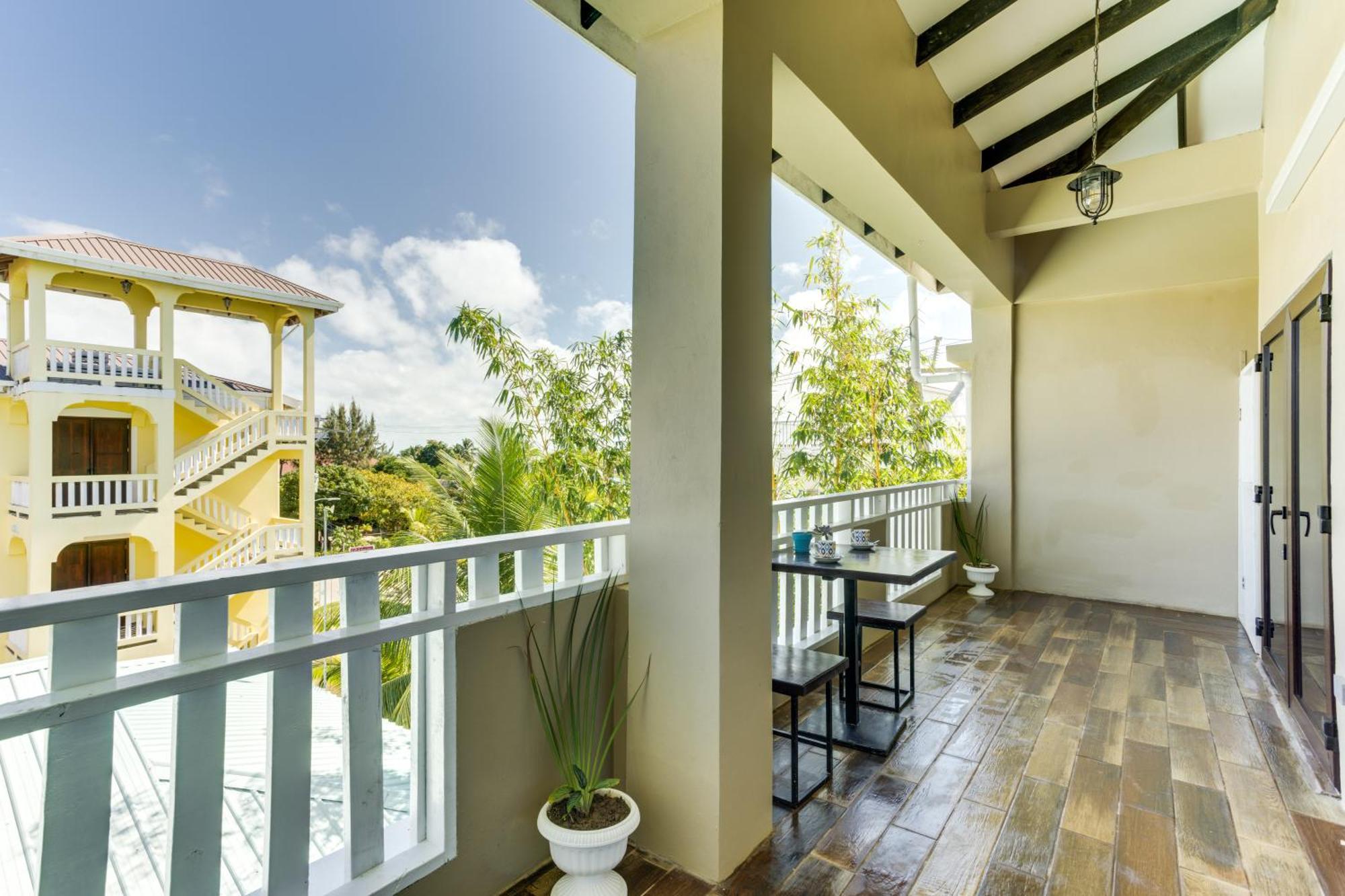 Louis' Apartments Placencia المظهر الخارجي الصورة