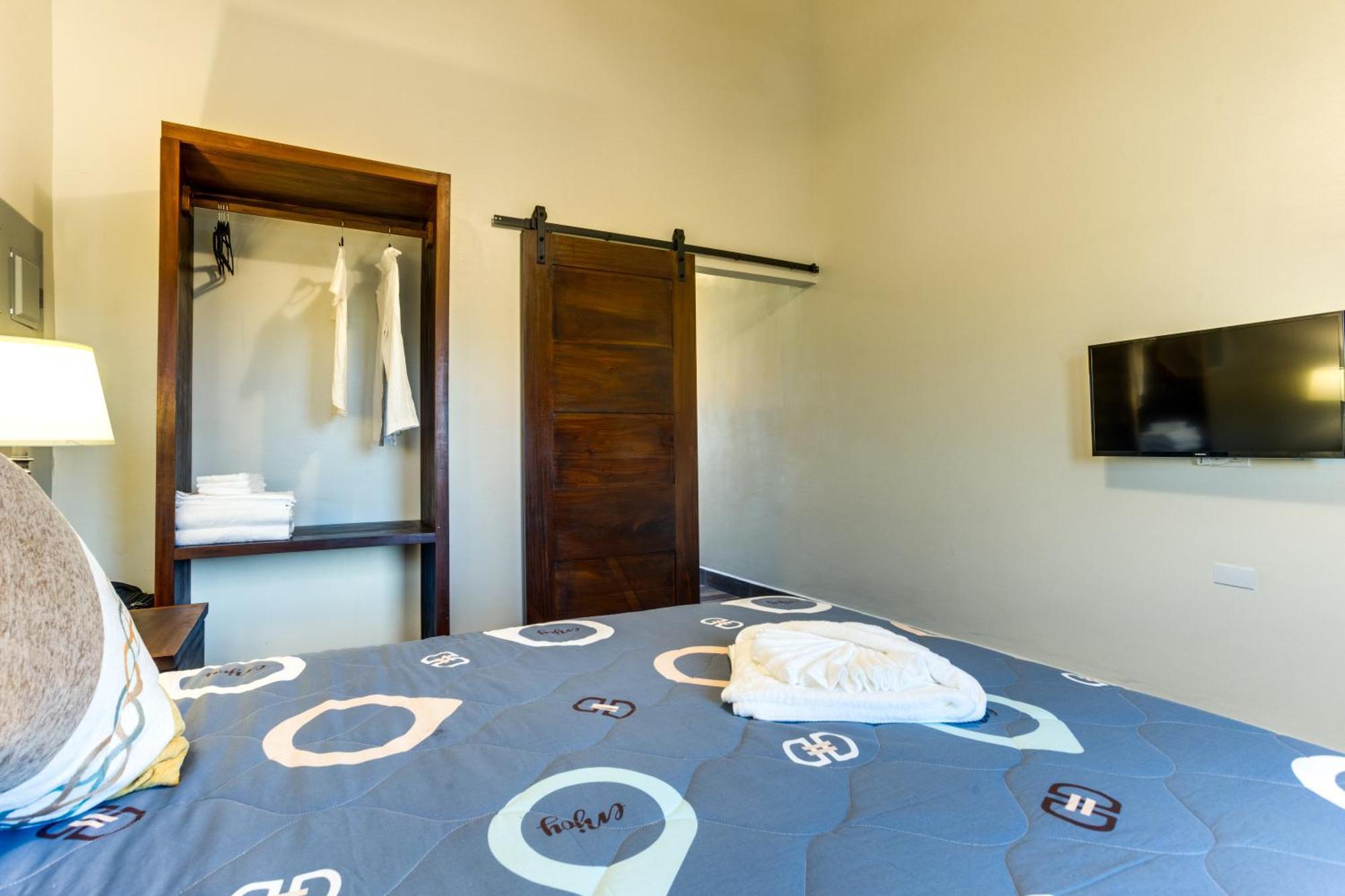 Louis' Apartments Placencia المظهر الخارجي الصورة