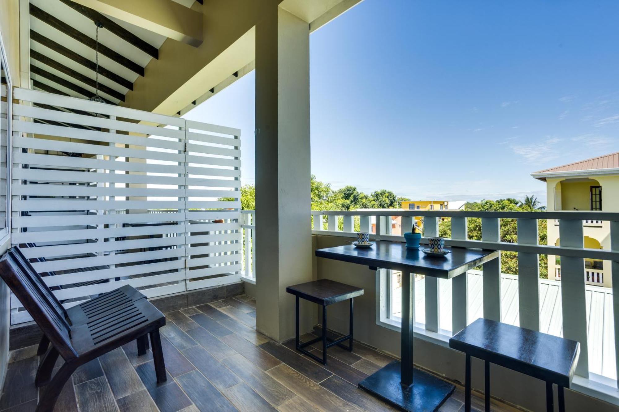 Louis' Apartments Placencia المظهر الخارجي الصورة