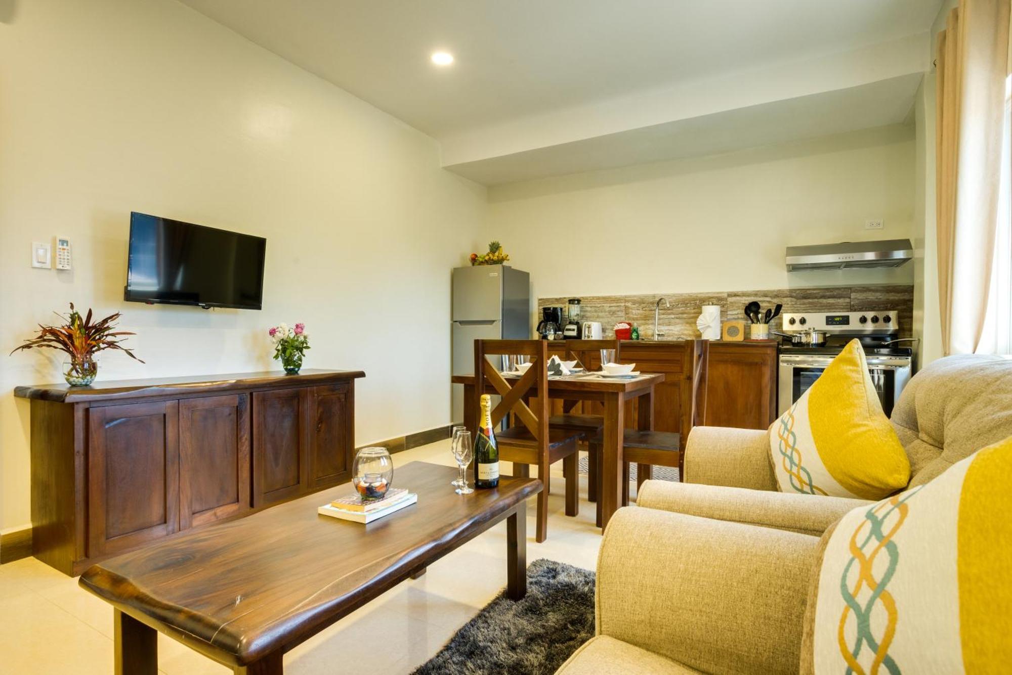 Louis' Apartments Placencia المظهر الخارجي الصورة